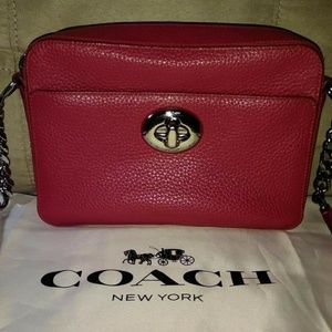 EUC Coach Pebbled Leather Turnlock Camera Xbody
